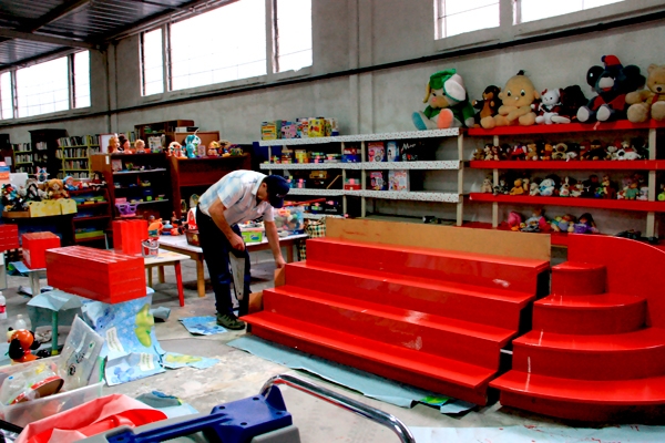 Construction d'un présentoir pour le magasin du Comité Emmaüs de Paray